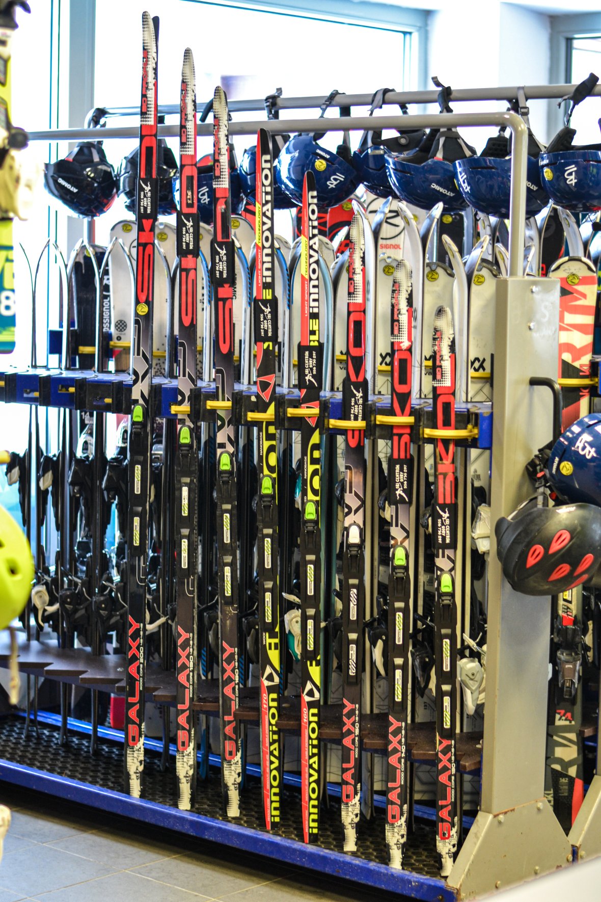 Půjčovna a servis lyží a SNB na Expressu